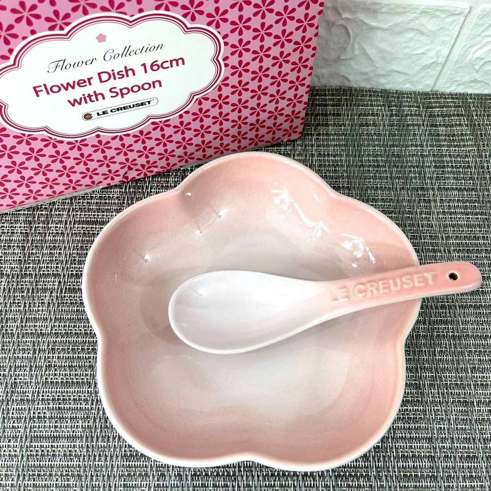 Le Creuset Flower Dish with Soup Spoon set